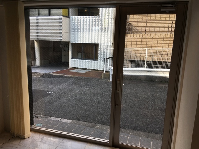 目隠しフィルム施工前　ミルキーホワイト